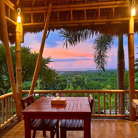 Menjangan Hill Hotel Banyuwedang Buitenkant foto