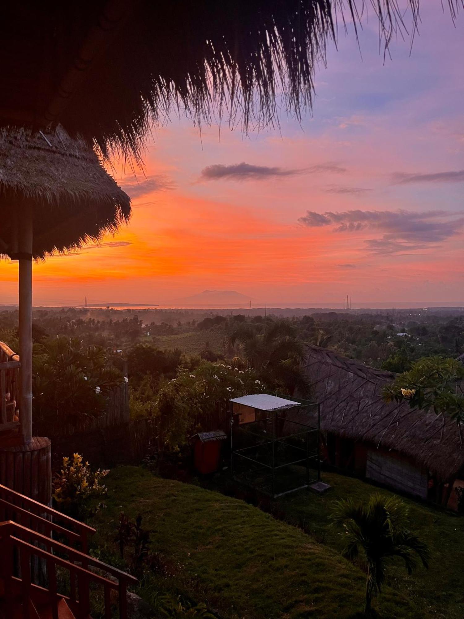 Menjangan Hill Hotel Banyuwedang Buitenkant foto
