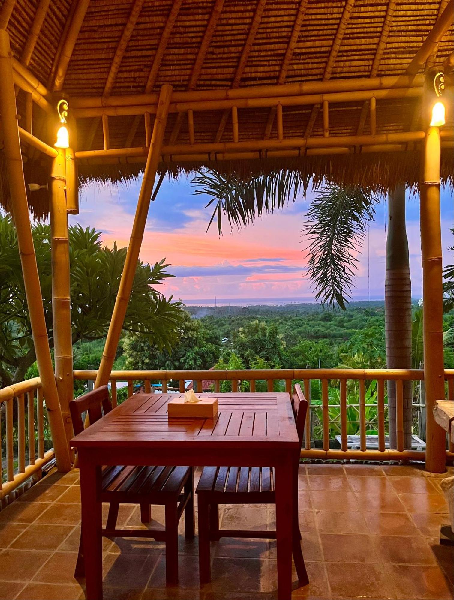 Menjangan Hill Hotel Banyuwedang Buitenkant foto