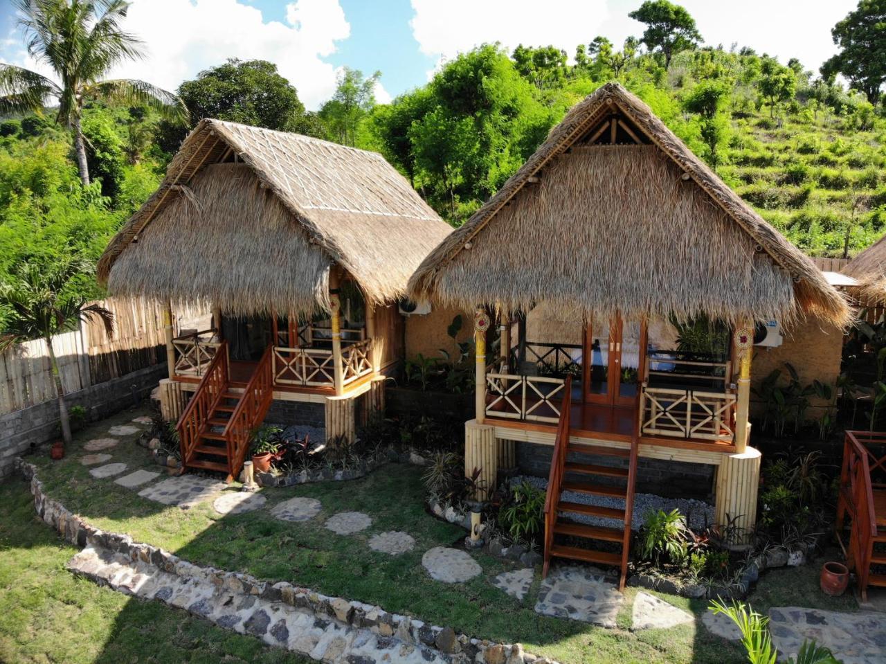 Menjangan Hill Hotel Banyuwedang Buitenkant foto
