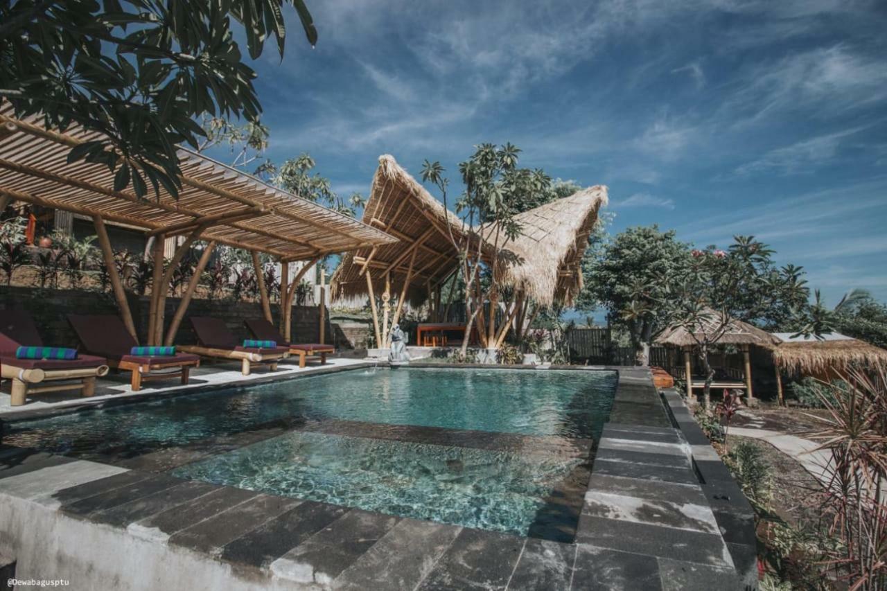 Menjangan Hill Hotel Banyuwedang Buitenkant foto