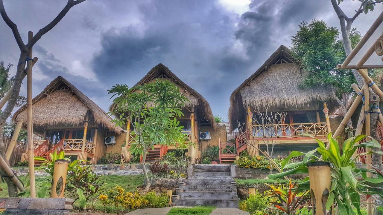 Menjangan Hill Hotel Banyuwedang Buitenkant foto